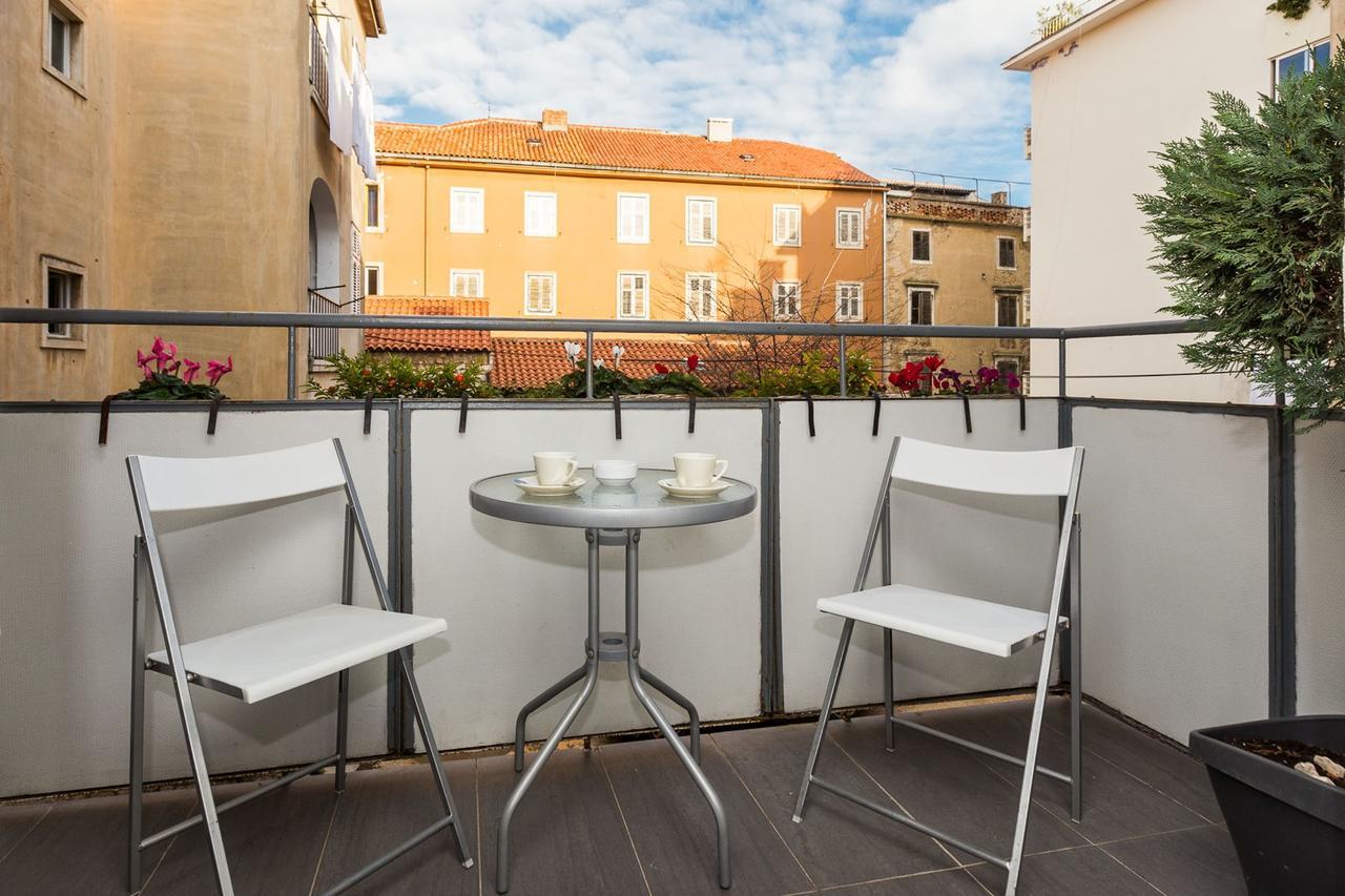 Fifi Apartment W. Parking In Old Town Zadar Eksteriør billede