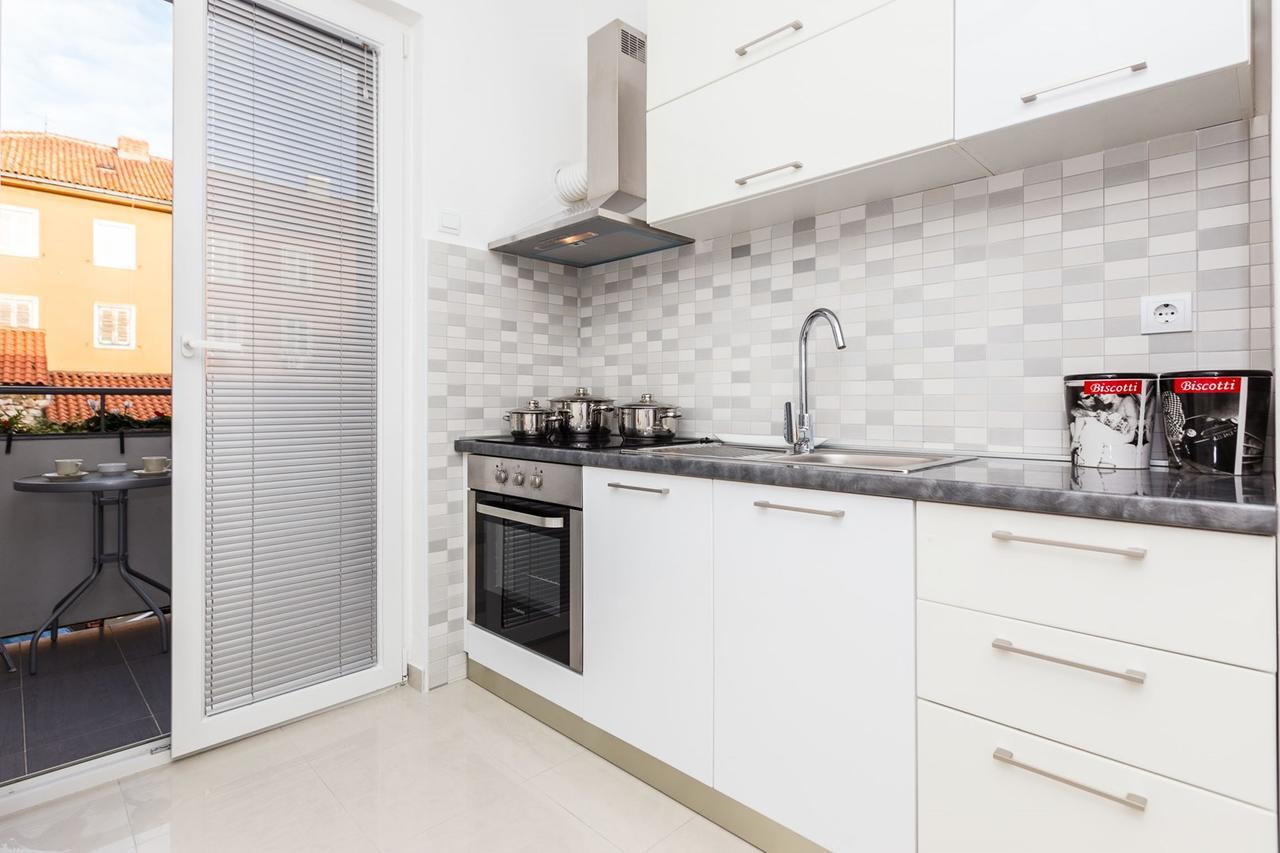 Fifi Apartment W. Parking In Old Town Zadar Eksteriør billede