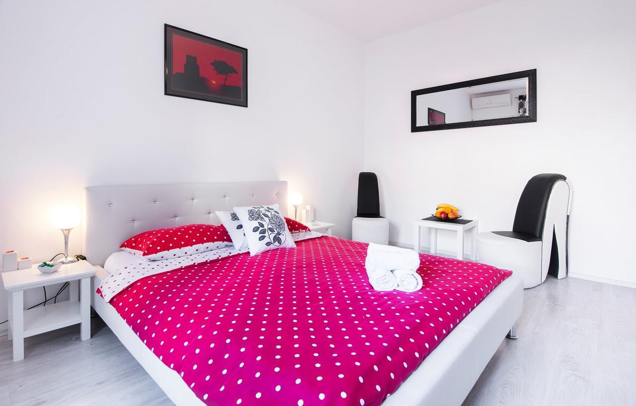 Fifi Apartment W. Parking In Old Town Zadar Eksteriør billede