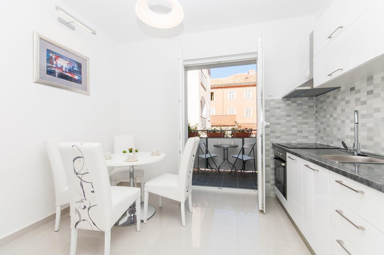 Fifi Apartment W. Parking In Old Town Zadar Eksteriør billede