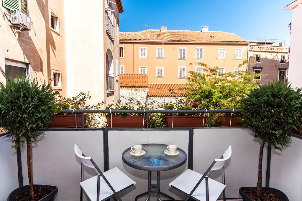 Fifi Apartment W. Parking In Old Town Zadar Eksteriør billede