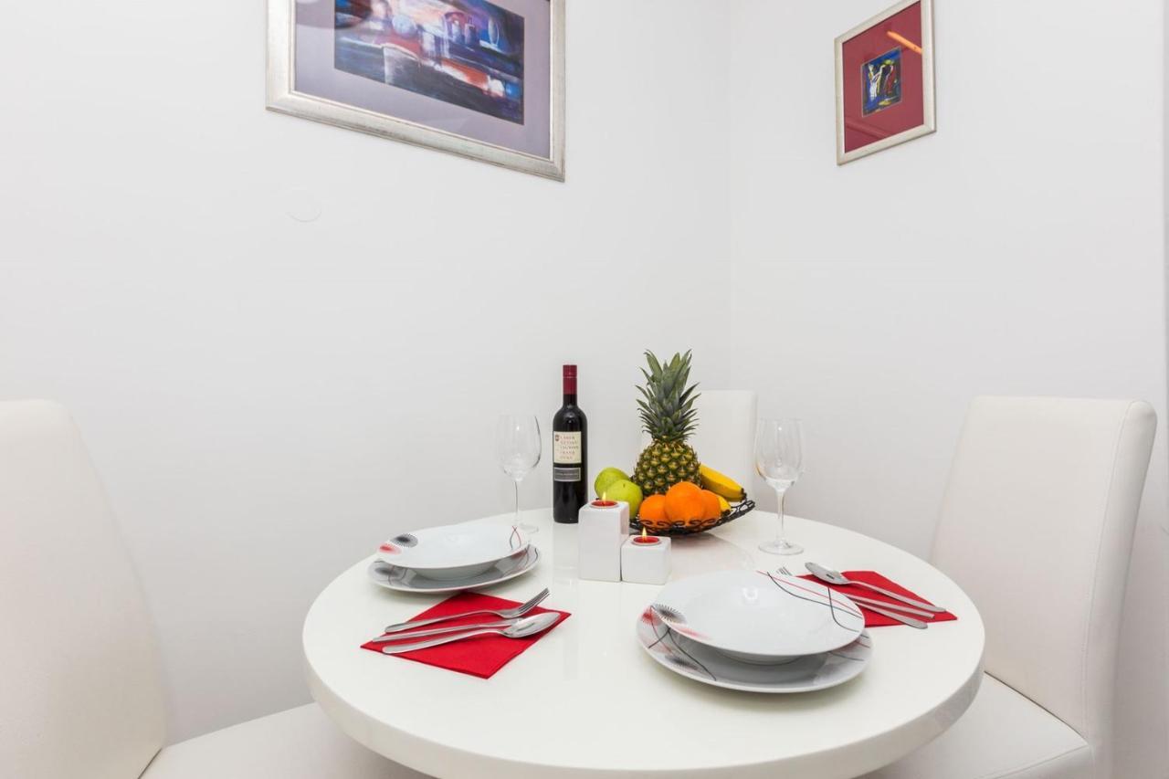 Fifi Apartment W. Parking In Old Town Zadar Eksteriør billede